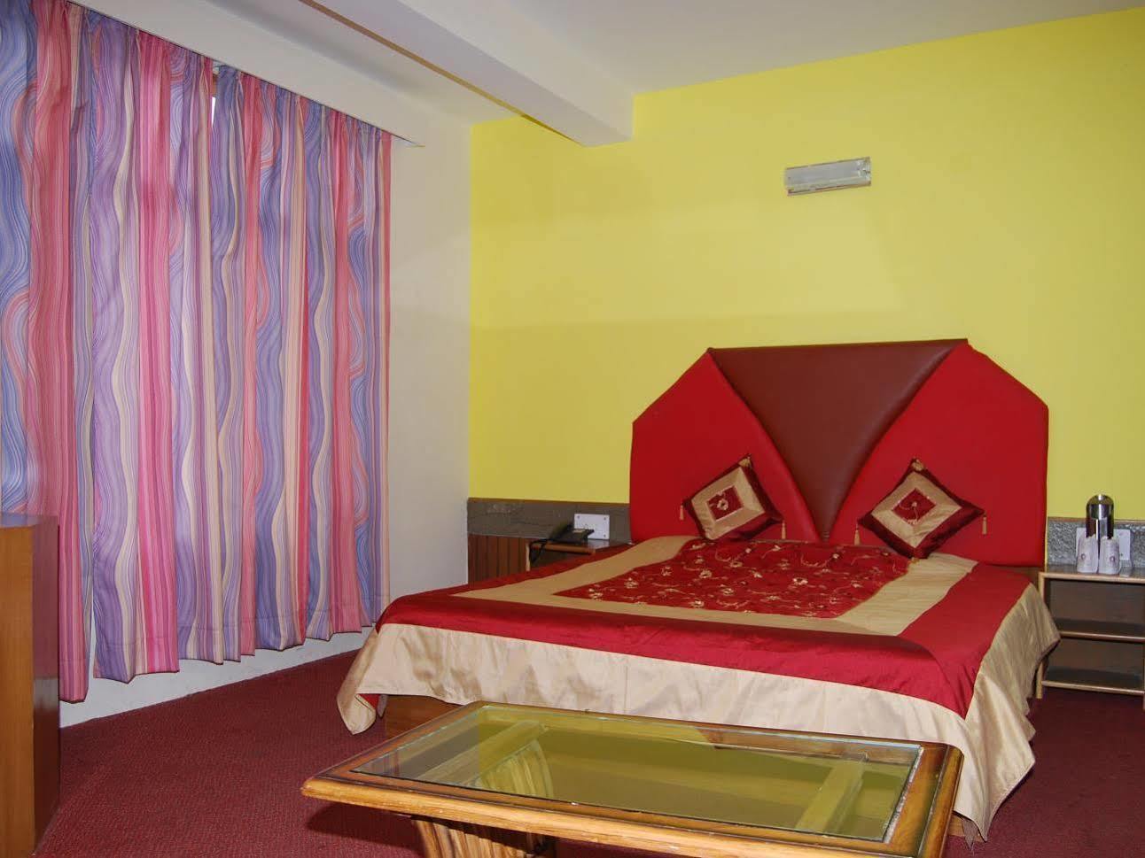Chichoga Holiday Inn Manali  Exterior photo